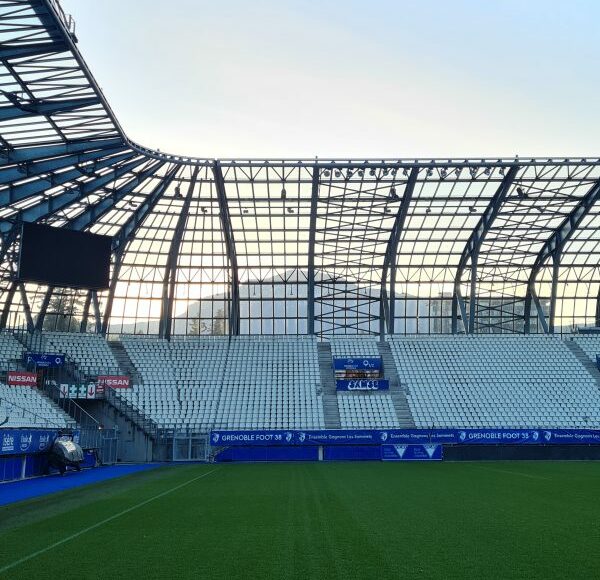 Hanwha Vision protects football, rugby, and event attendees at the home of Grenoble Foot 38 and the FC Grenoble rugby club